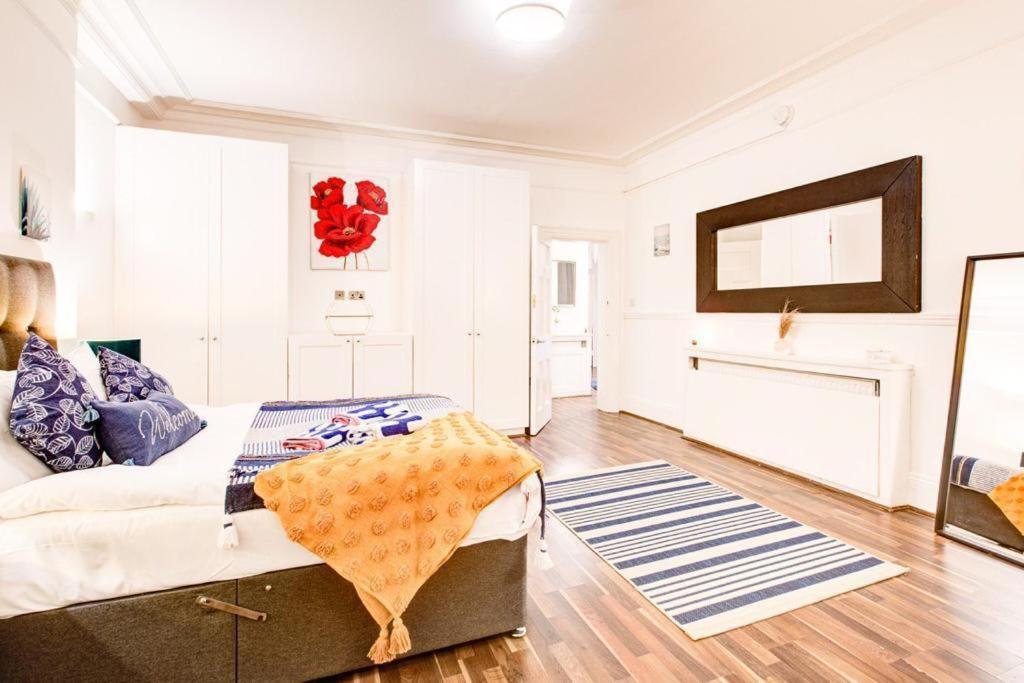 Beautiful Family Near Oxford Street London